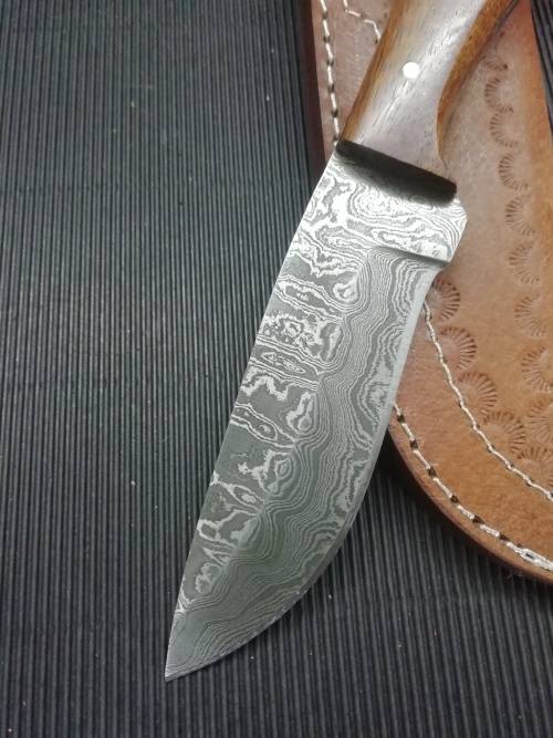 HANDMADE DAMASCUS STEEL HUNTING KNIFE !!!
