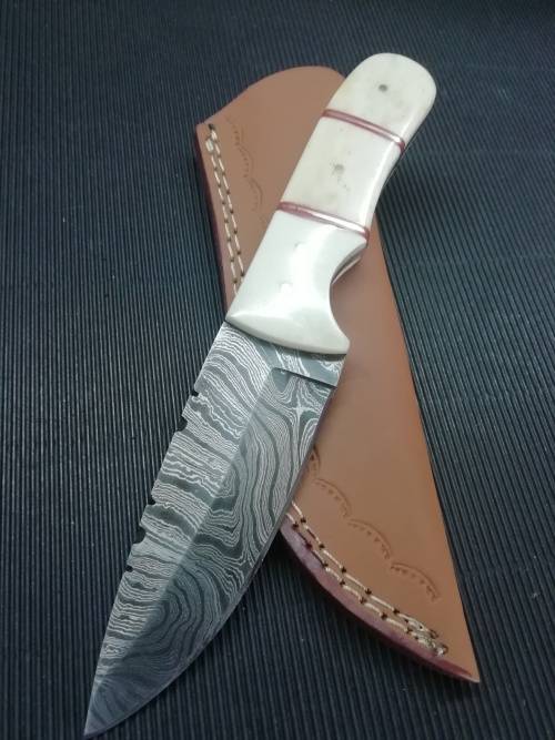 HANDMADE DAMASCUS STEEL HUNTING KNIFE !!!