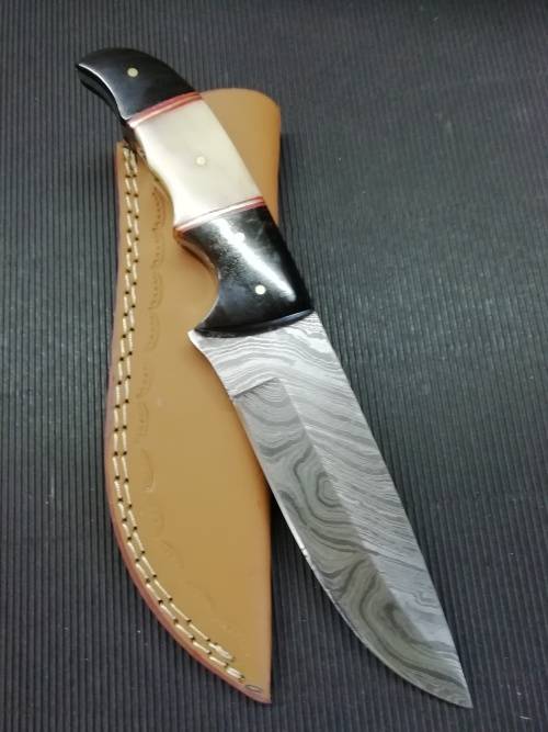 HANDMADE DAMASCUS STEEL HUNTING KNIFE !!!