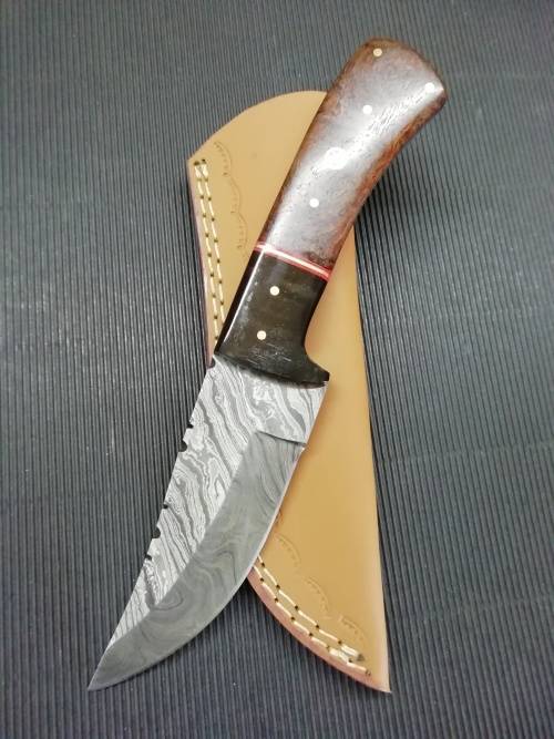 HANDMADE DAMASCUS STEEL HUNTING KNIFE !!!