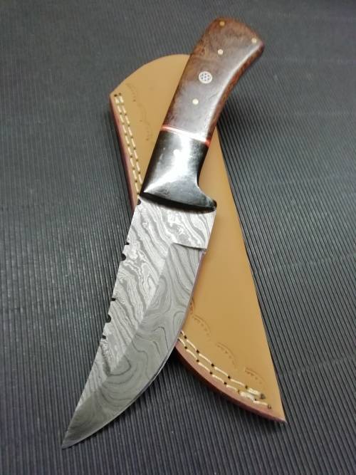 HANDMADE DAMASCUS STEEL HUNTING KNIFE !!!