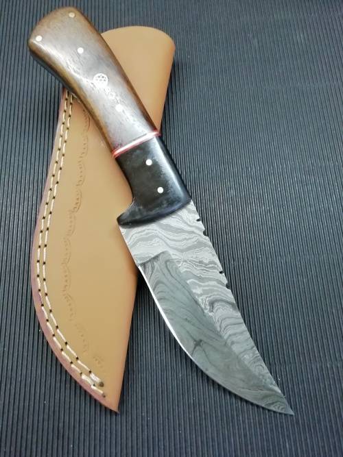 HANDMADE DAMASCUS STEEL HUNTING KNIFE !!!