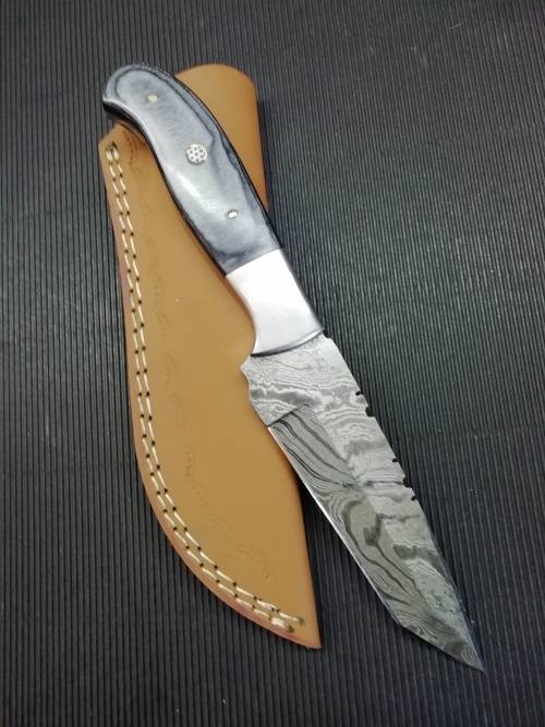 HANDMADE DAMASCUS STEEL HUNTING KNIFE !!!