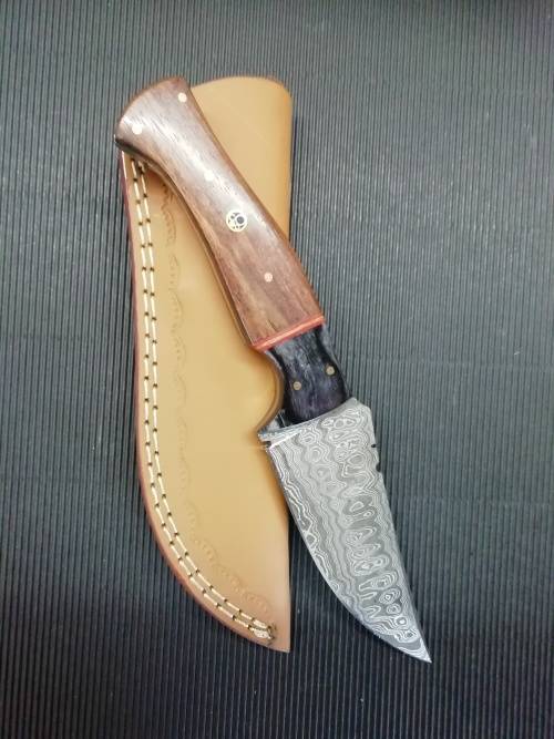 HANDMADE DAMASCUS STEEL HUNTING KNIFE !!!