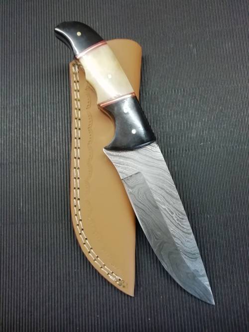 HANDMADE DAMASCUS STEEL HUNTING KNIFE !!!