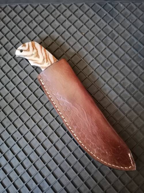 Handmade Damascus Steel Hunting Knife