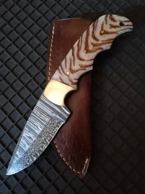 Handmade Damascus Steel Hunting Knife