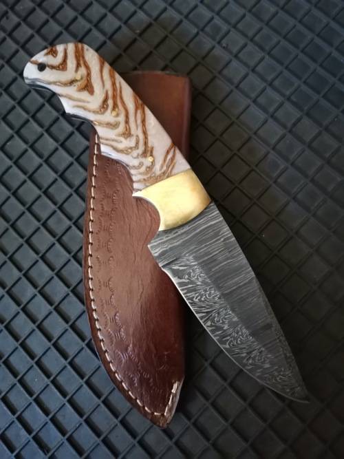 Handmade Damascus Steel Hunting Knife