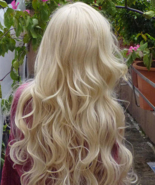 20" One Piece Clip In Hair Extensions - White Blonde / Curly