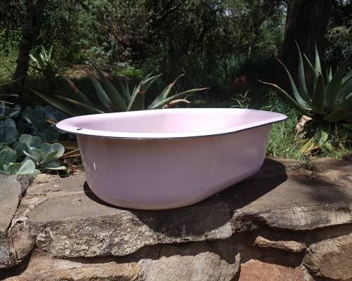 Pink enamel baby bath / basin - Excellent condition