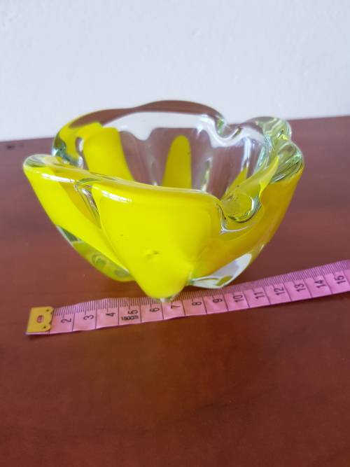 CHEERFUL MURANO BOWL IN YELLOW