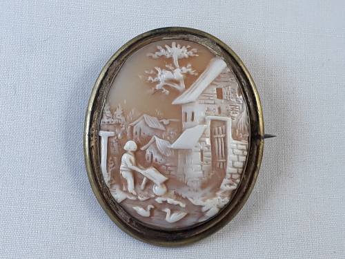 BROOCH
