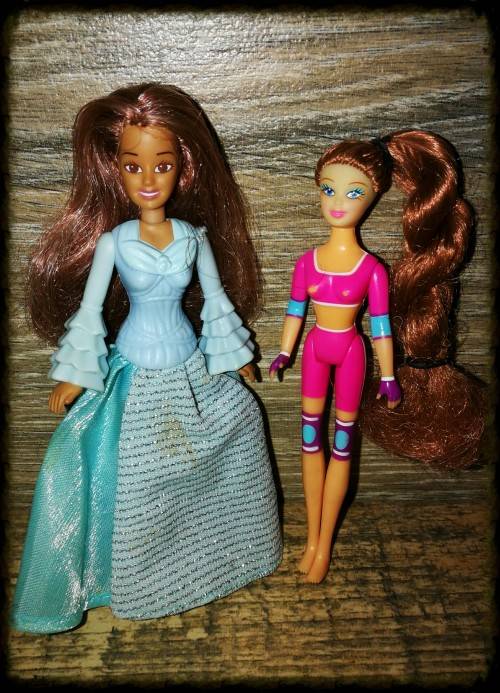2 Cute Polly Pocket-sized dolls made by McD's