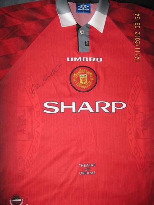 Eric Cantona Signed Man.United Soccer Shirt