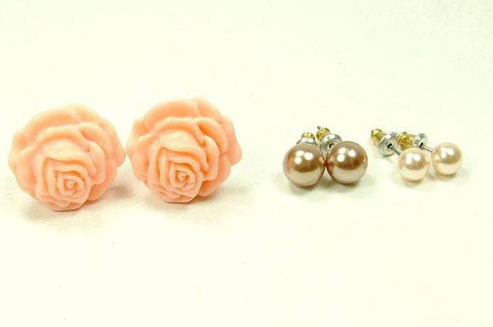 ***True Grace Accessories*** 3 Pairs Flower & Pearl Stud Earrings