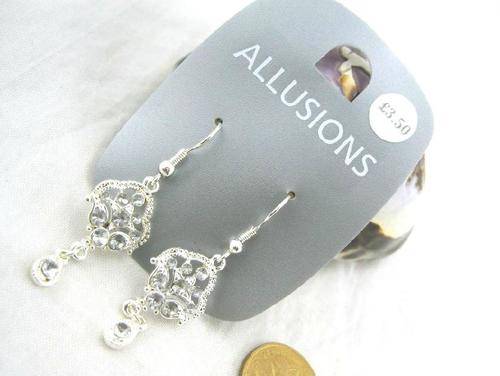 ***True Grace Accessories***Dangle Earrings