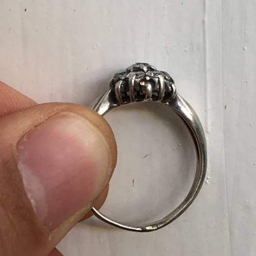 Lovely Vintage Silver Ring With CZ Stones