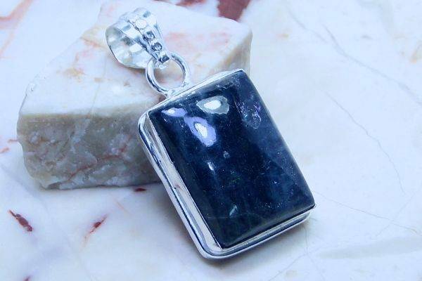 NATURAL FIREY LABRADORITE .925 SILVER PENDANT OF: 41mm (A26535)