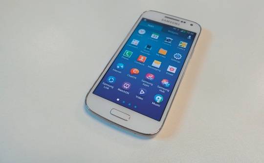 SAMSUNG GALAXY S4 MINI (WHITE) WITH CHARGER AND USB CABLE