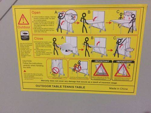 Outdoor Table Tennis Table + 4 Donnay Bats