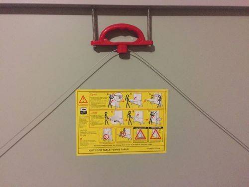 Outdoor Table Tennis Table + 4 Donnay Bats