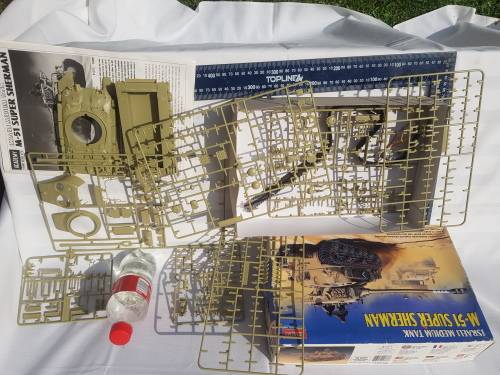 Sherman Tank Model Kit scale 1/35