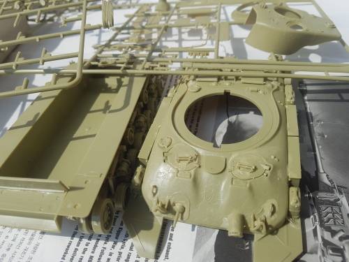 Sherman Tank Model Kit scale 1/35
