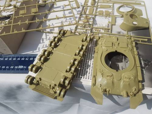 Sherman Tank Model Kit scale 1/35