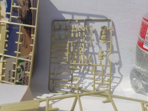 Sherman Tank Model Kit scale 1/35