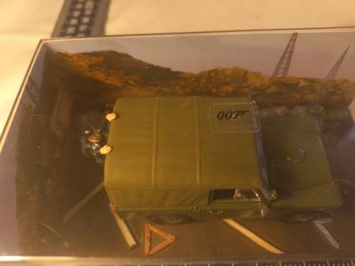 007 James Bond Land Rover series 111 - The Living Deilight
