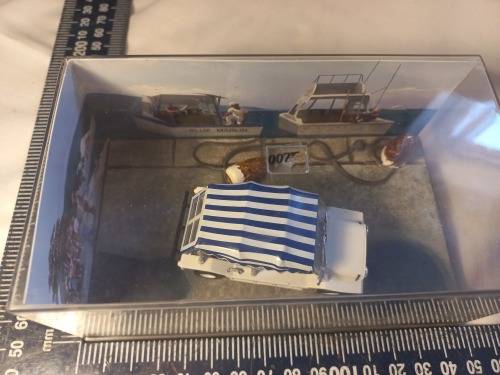 007 James Bond Mini Moke - Live and let die