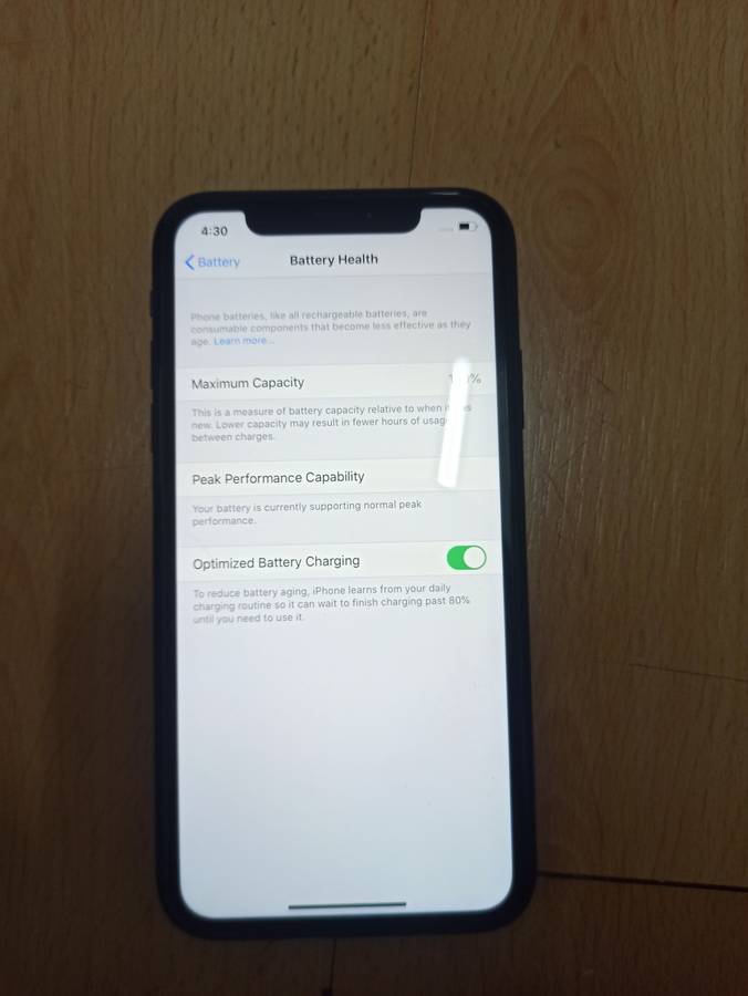 iPhone XR 64gb with 100% battery health