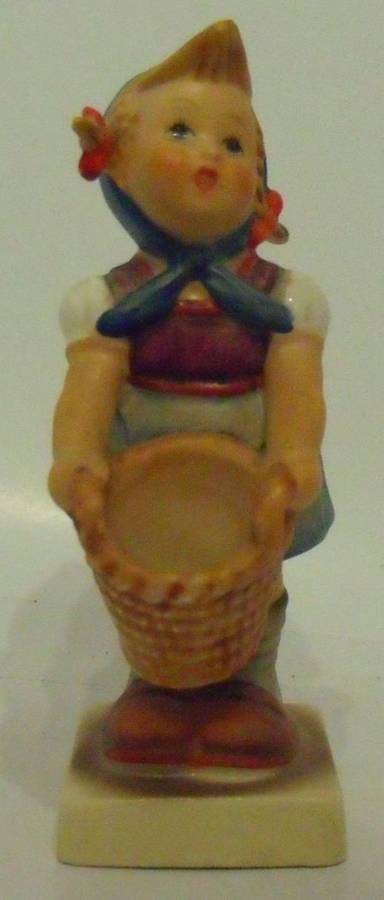 HUMMEL 'LITTLE HELPER' FIGURINE