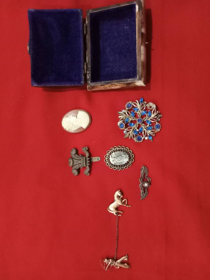 Vintage jewellery and Jewellery box