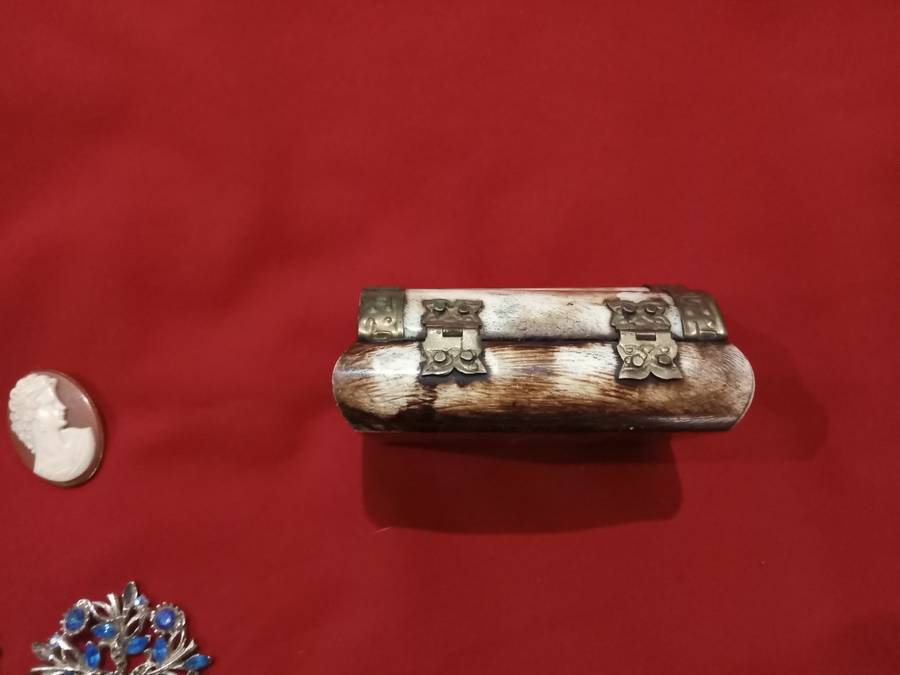 Vintage jewellery and Jewellery box