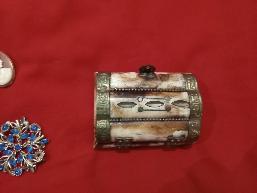 Vintage jewellery and Jewellery box