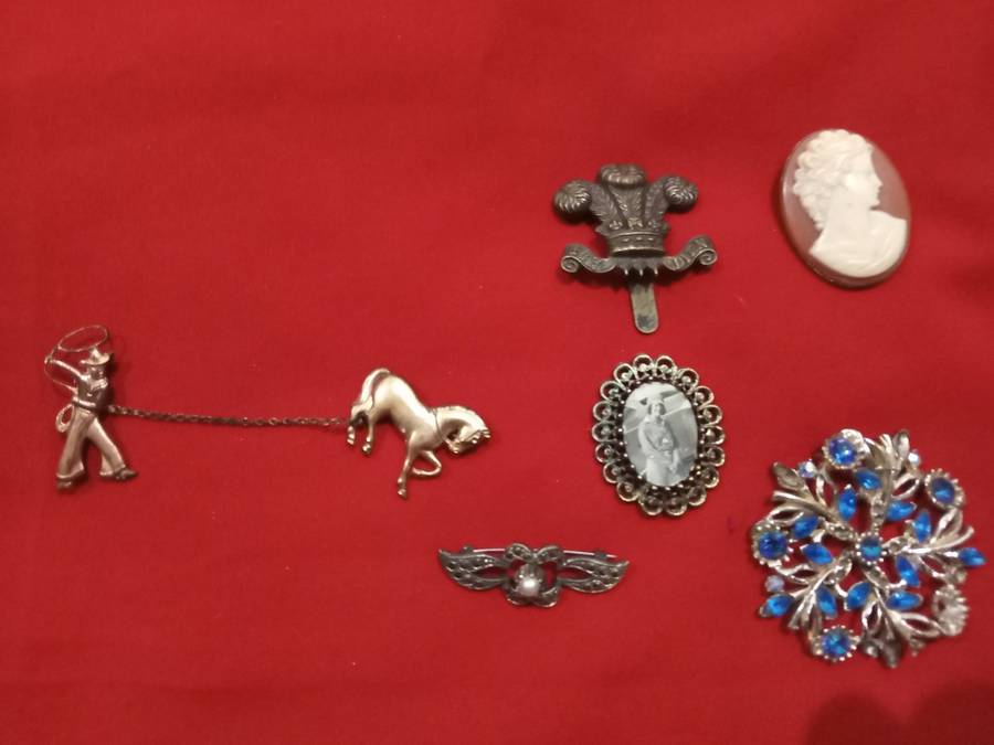 Vintage jewellery and Jewellery box