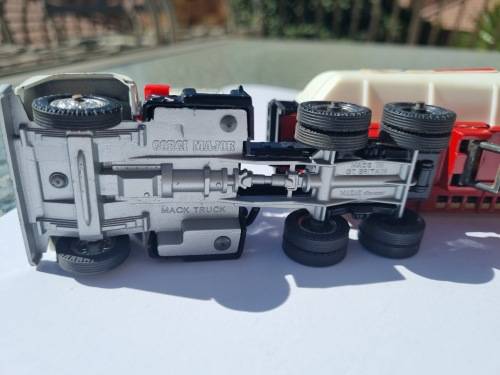 Corgi 1152 Mack Truck `Esso`