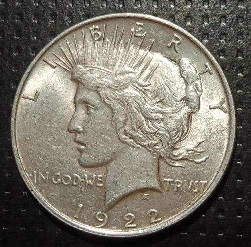 1922 USA Silver Peace Dollar - excellent condition