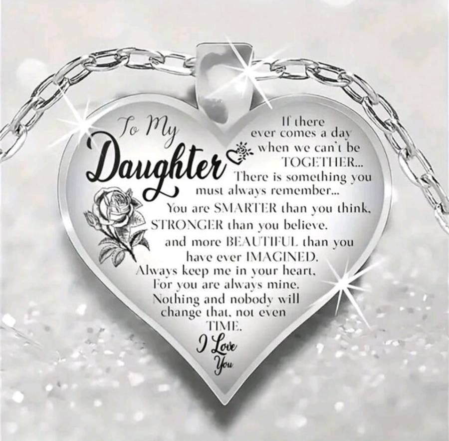 DAUGHTER NECKLACE WITH PENDANT