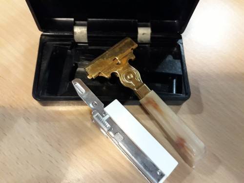 Schick Injector Safety Razor