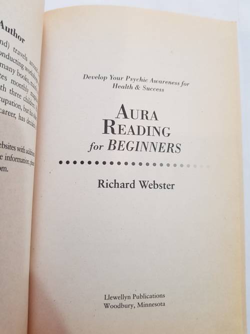 Aura Reading for Beginners by Richard Webster