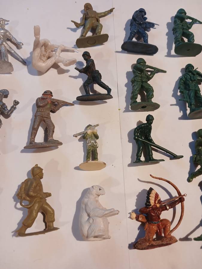 Miniature Military Figurines, Various x 23