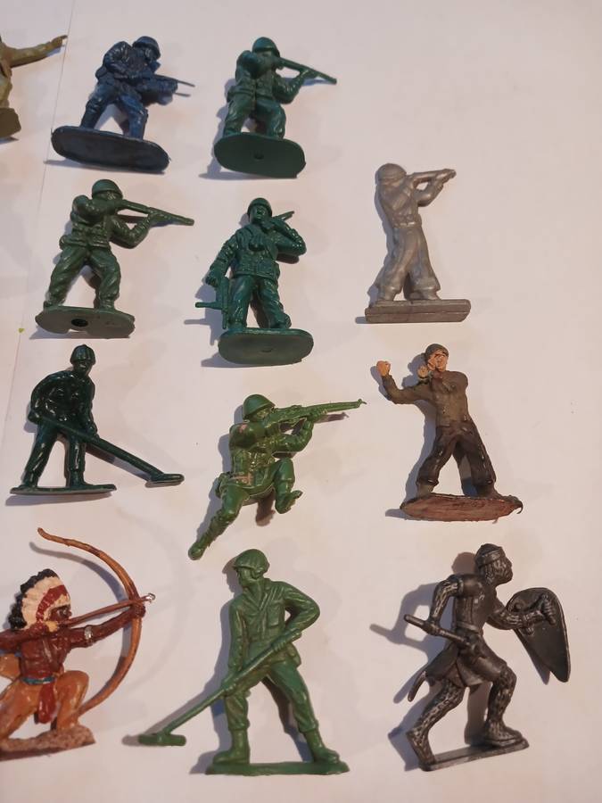 Miniature Military Figurines, Various x 23