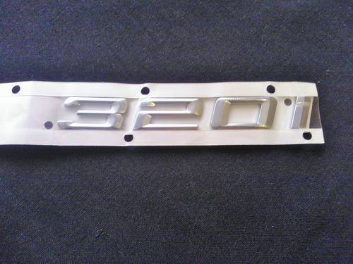 320i Badge