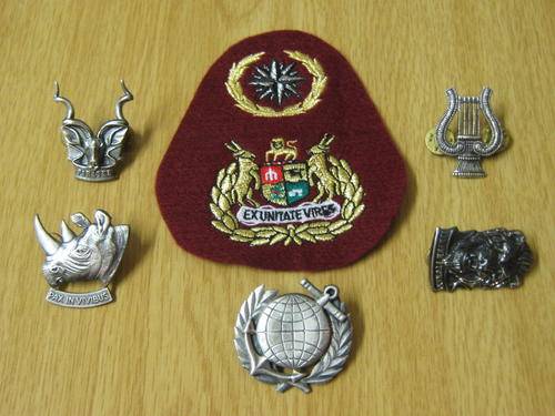 COLLECTION OF VARIOUS INSIGNIA