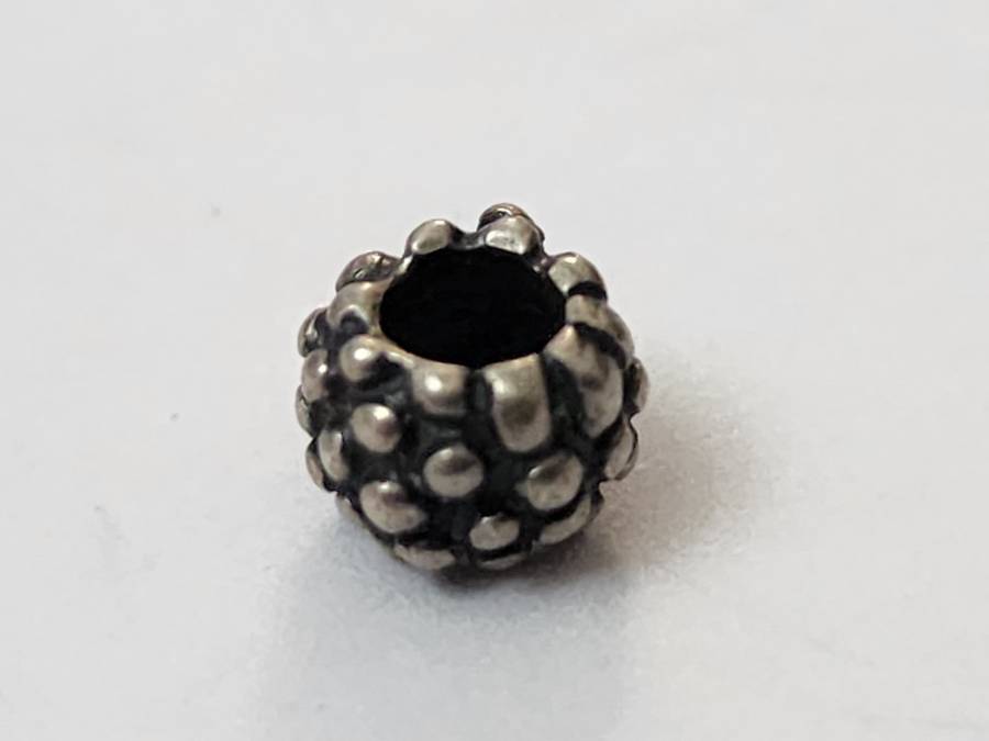 WINTER BERRIES - RETIRED BEAD