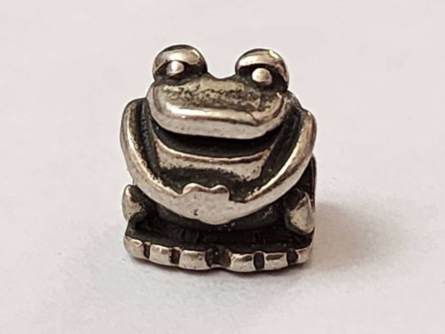 FROG BEAD - RETIRED BEAD