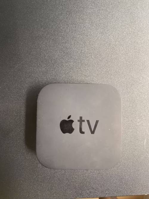 Apple TV 32gb HD with remote included - almost NEW!