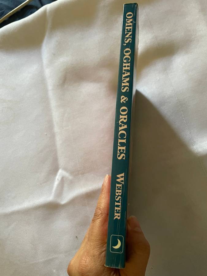 Oghams, Omens and Oracles - Richard Webster